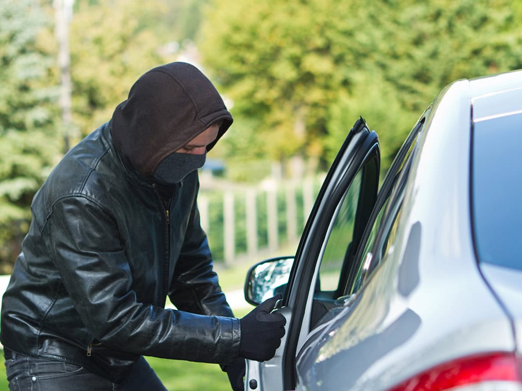 Wann zahlt die Versicherung bei Einbruch in mein Auto?